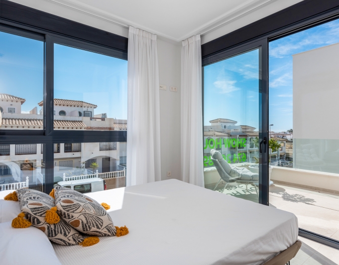 Villa en Venta en Punta Prima, Orihuela Costa, Alicante