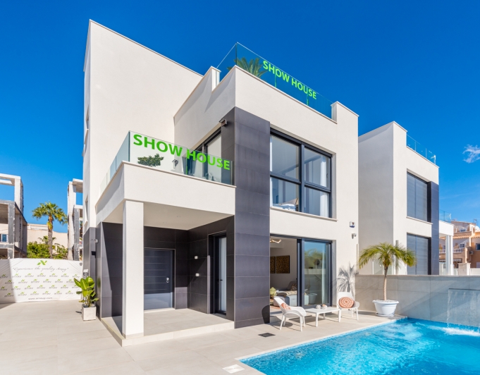 Villa en Venta en Punta Prima, Orihuela Costa, Alicante