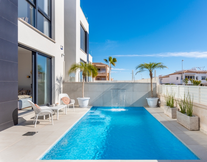 Villa en Venta en Punta Prima, Orihuela Costa, Alicante