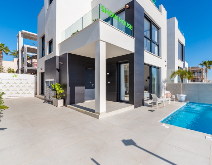 Villa en Venta en Punta Prima, Orihuela Costa, Alicante
