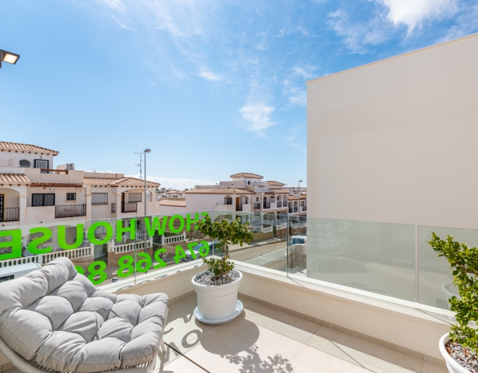 Villa en Venta en Punta Prima, Orihuela Costa, Alicante