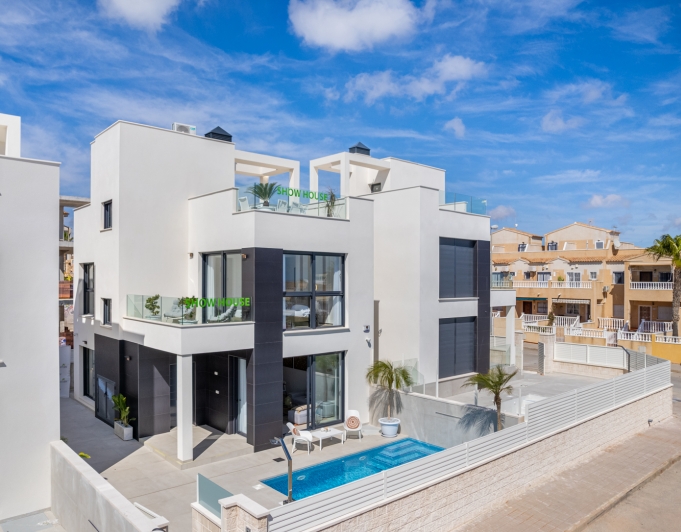 Villa en Venta en Punta Prima, Orihuela Costa, Alicante