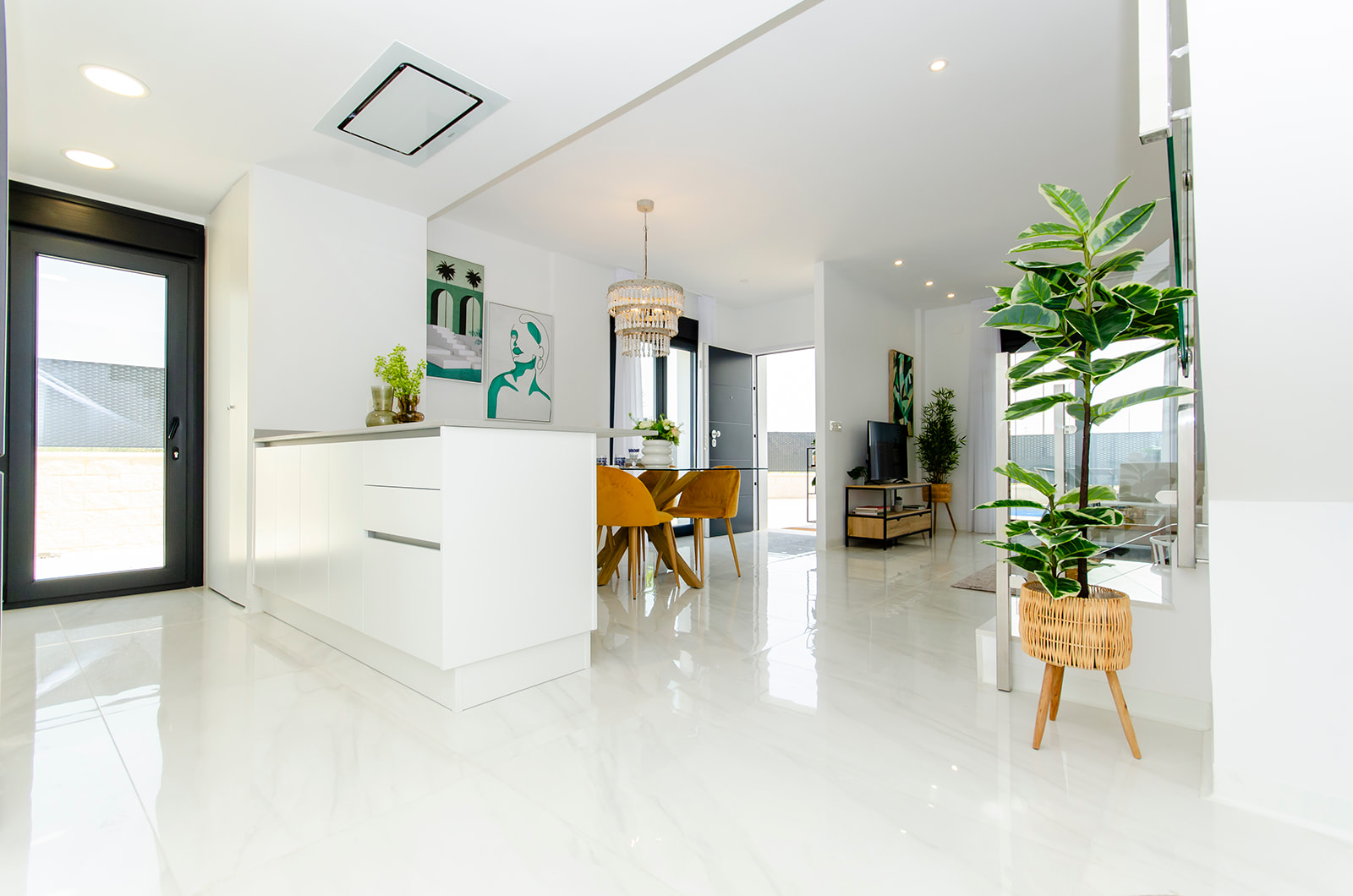 Villa pareada, en dos plantas con 3 dormitorios, 2 baños 