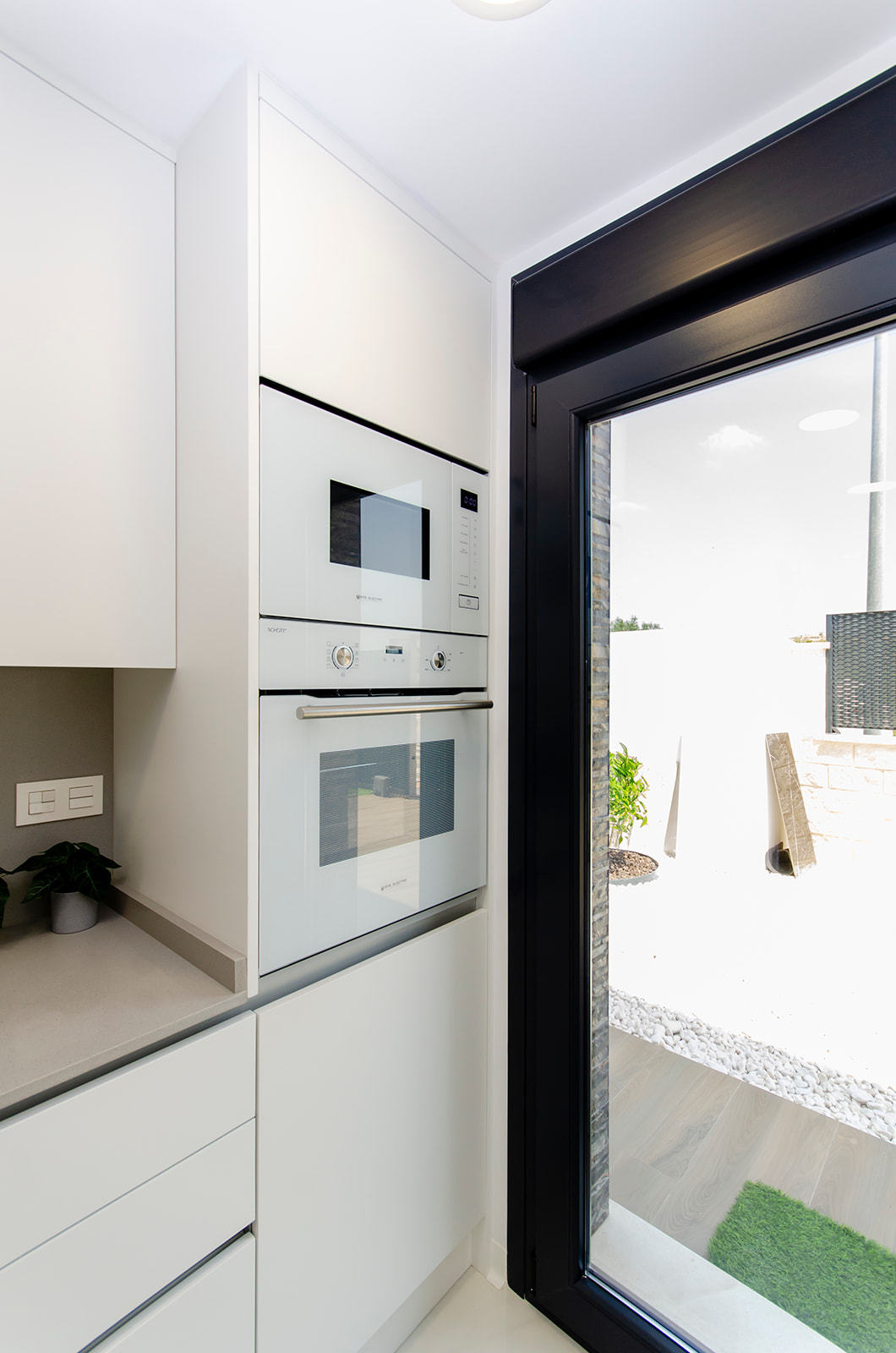 Villa pareada, en dos plantas con 3 dormitorios, 2 baños 