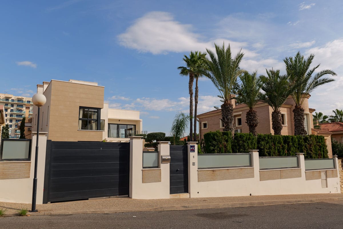 Een architectonische parel in een van de meest exclusieve gebieden van de Costa Blanca.