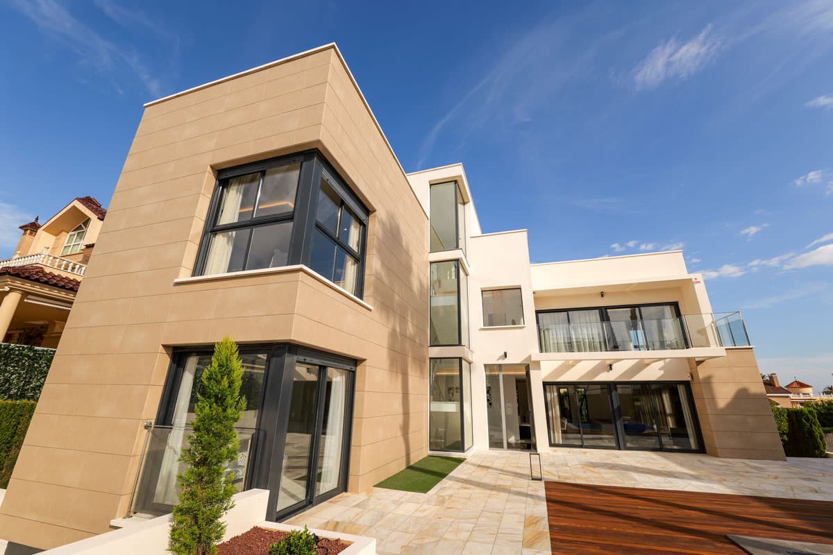 Een architectonische parel in een van de meest exclusieve gebieden van de Costa Blanca.