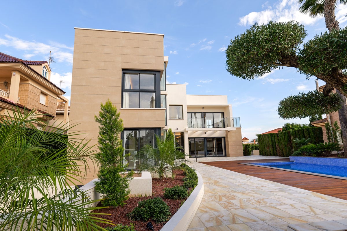 Een architectonische parel in een van de meest exclusieve gebieden van de Costa Blanca.