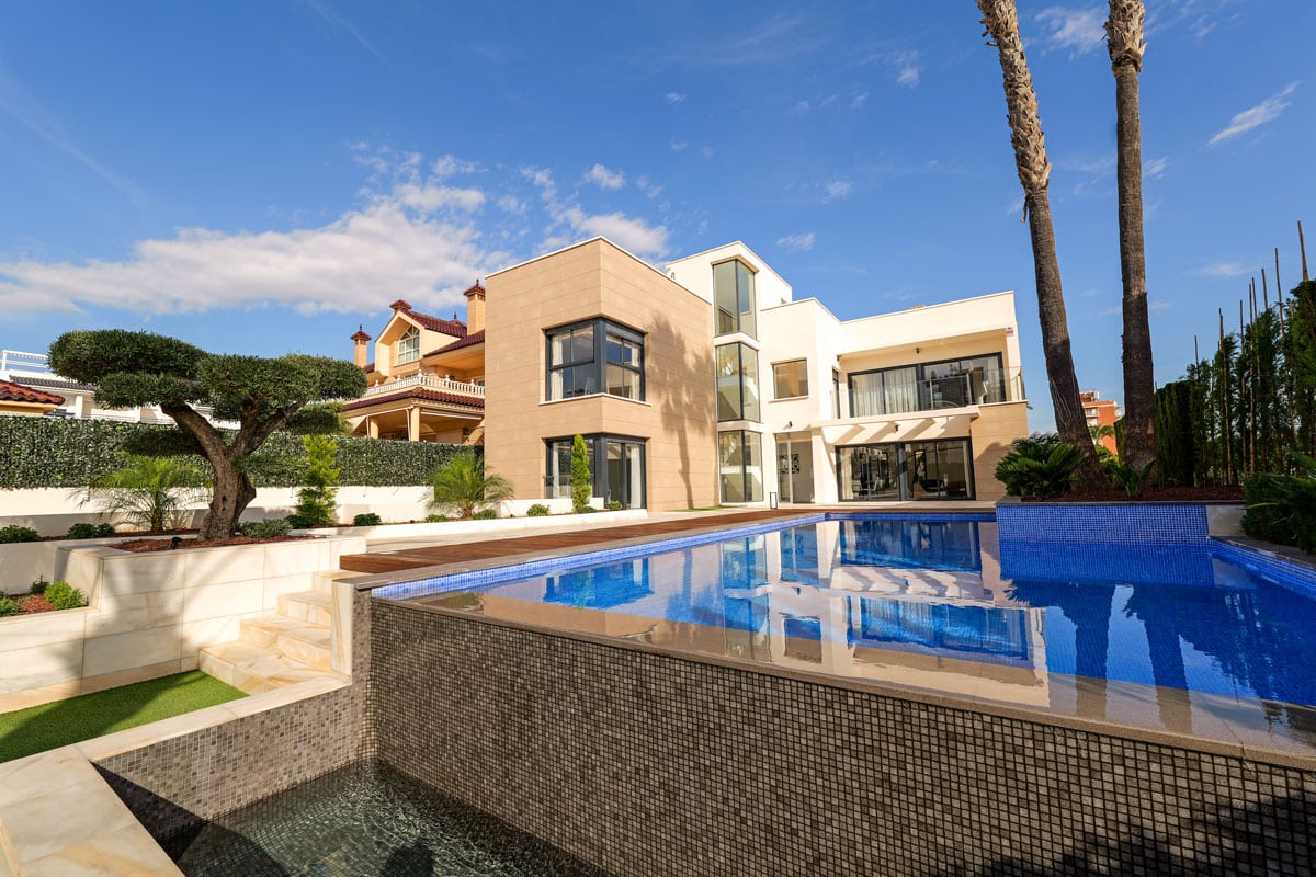 Een architectonische parel in een van de meest exclusieve gebieden van de Costa Blanca.