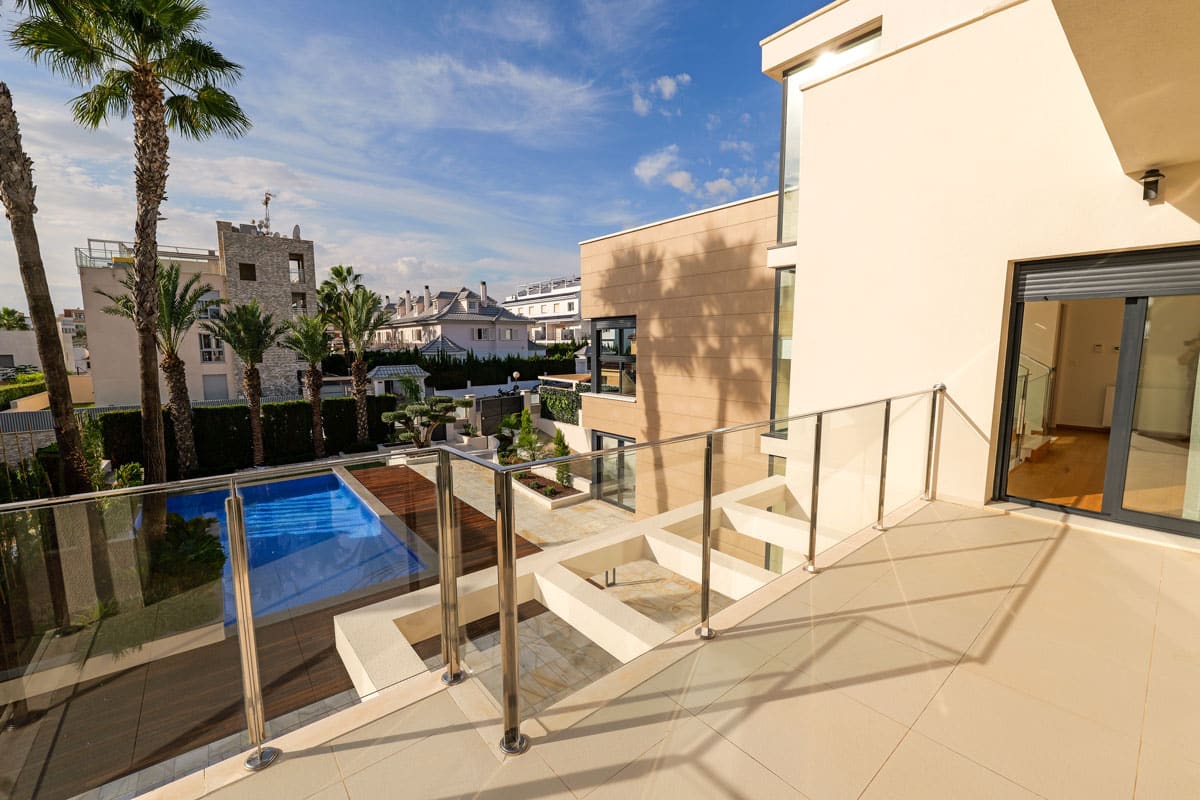 Een architectonische parel in een van de meest exclusieve gebieden van de Costa Blanca.