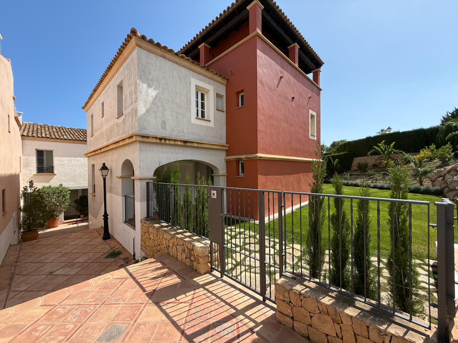 Vivienda pareada totalmente reformada en Sierra Cortina, Finestrat