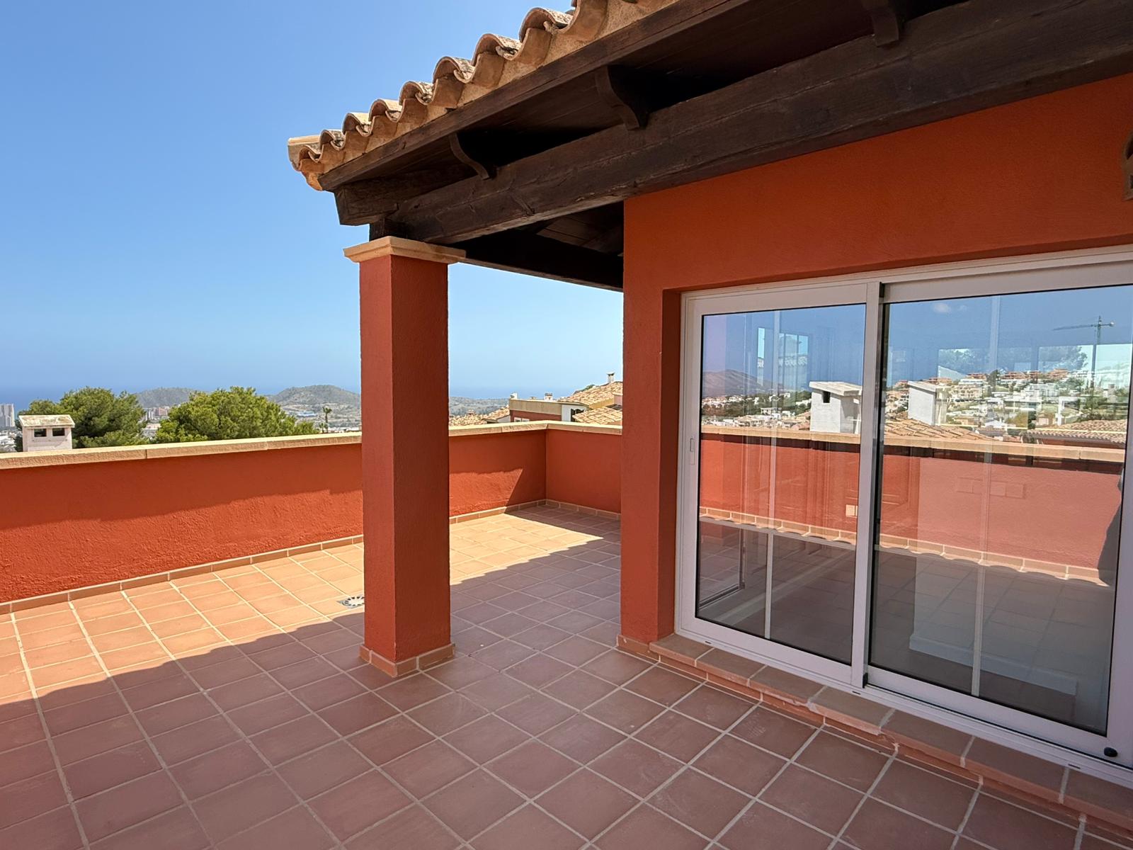 Vivienda pareada totalmente reformada en Sierra Cortina, Finestrat