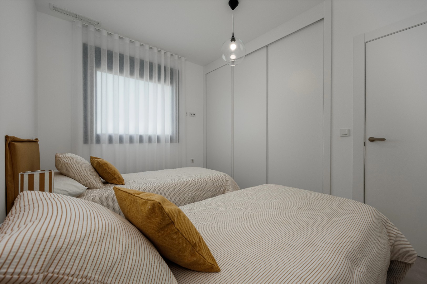 Apartamentos turísticos en Villajoyosa — Inversión en planta baja con jardín privado