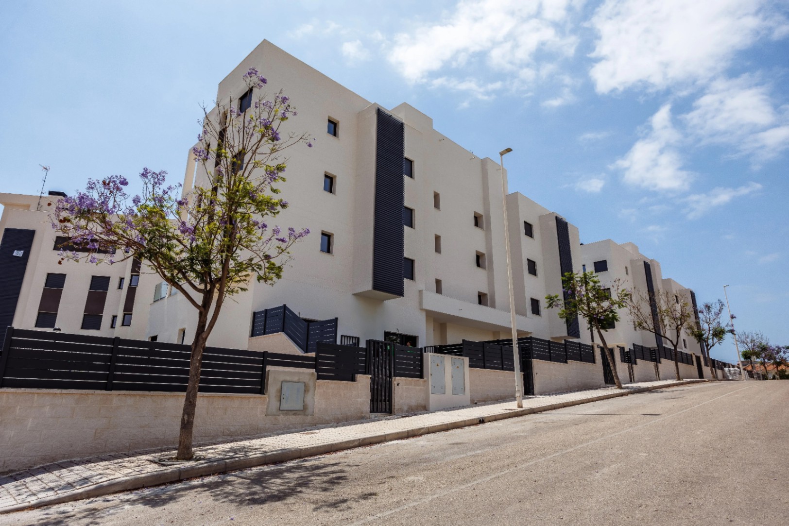 Apartamentos turísticos en Villajoyosa — Inversión en planta baja con jardín privado