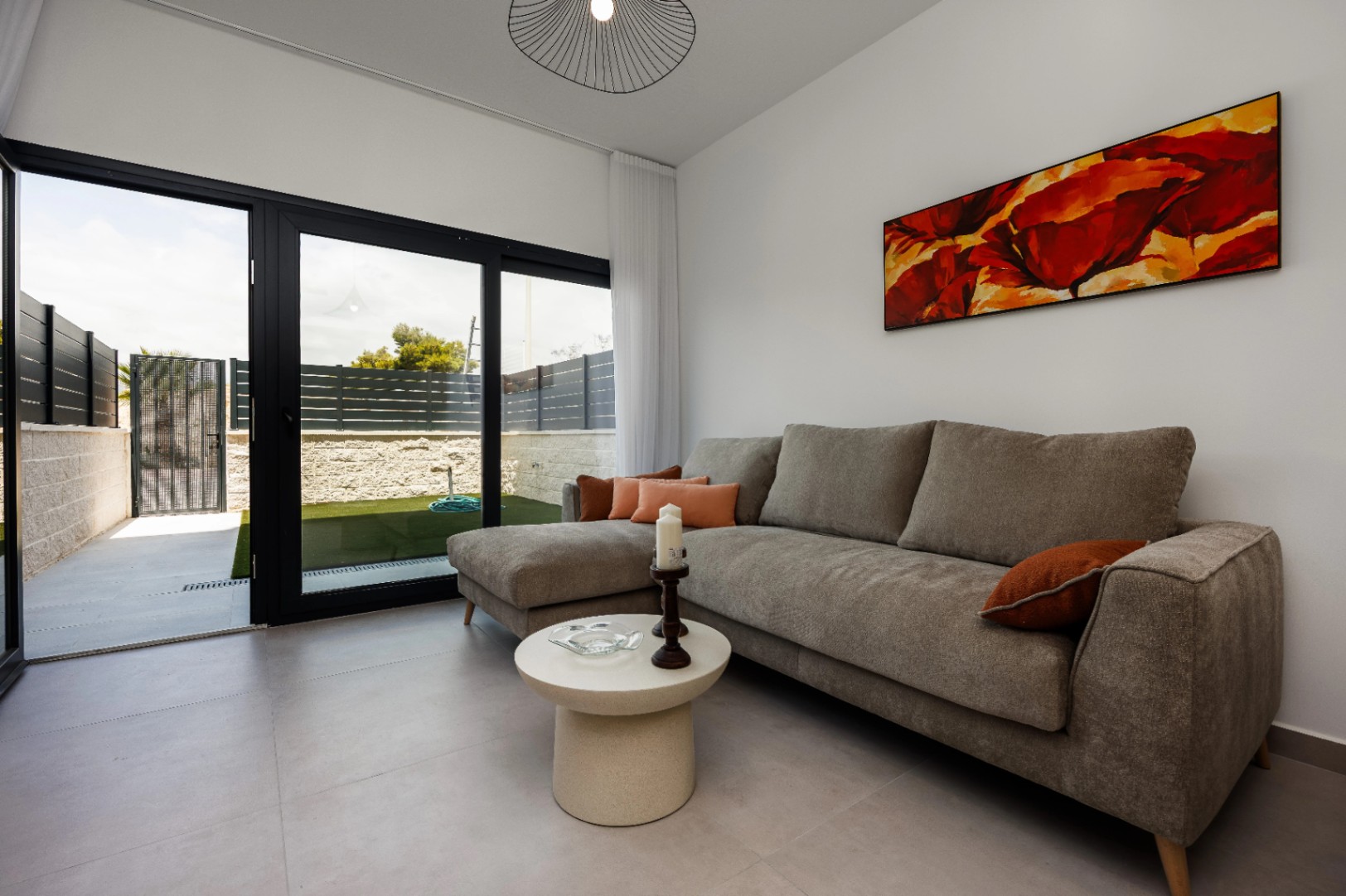 Apartamentos turísticos en Villajoyosa — Inversión en planta baja con jardín privado