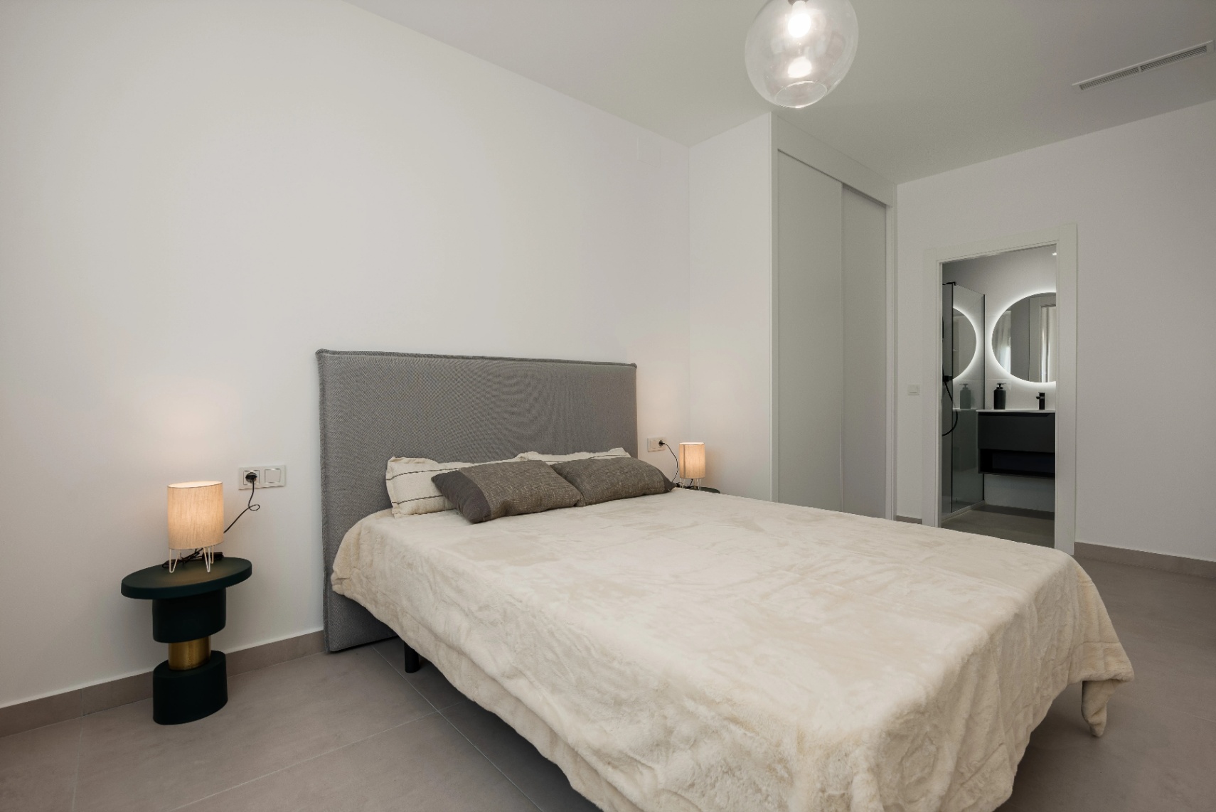 Apartamentos turísticos en Villajoyosa — Inversión en planta baja con jardín privado