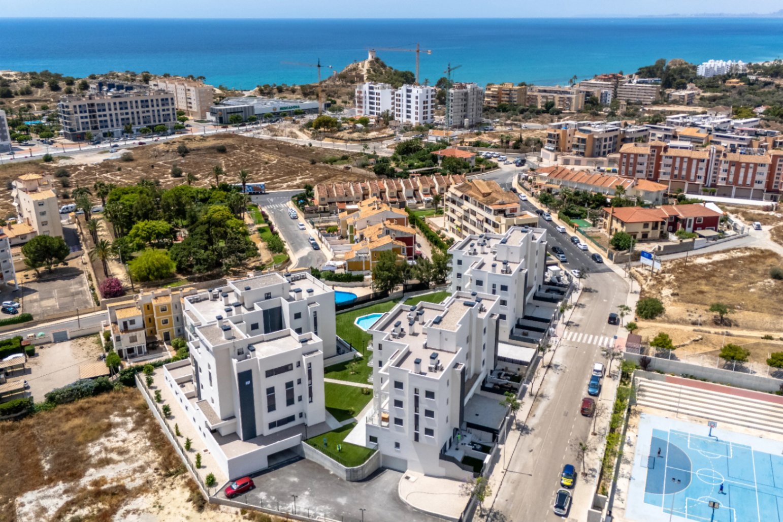 Apartamentos turísticos en Villajoyosa — Inversión en planta baja con jardín privado