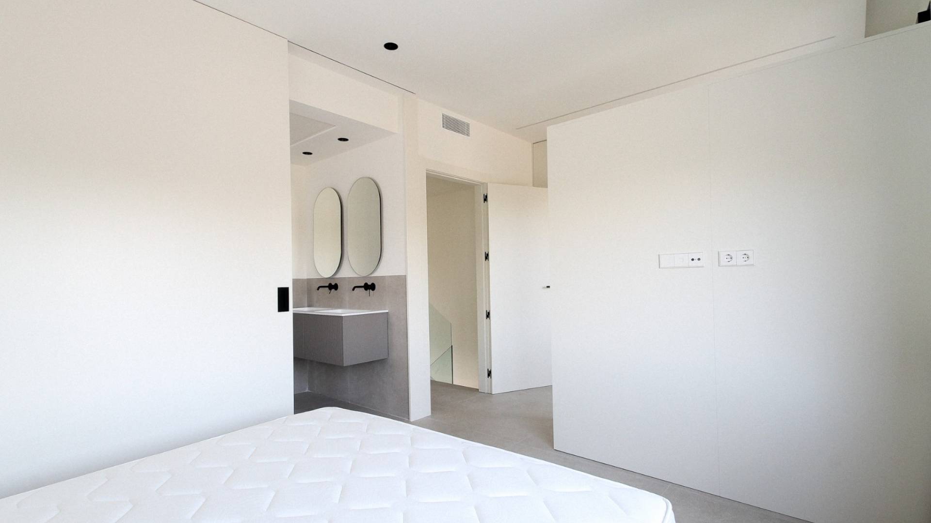 Pareado  con piscina privada  de obra nueva en Nou Nazareth, San Juan de Alicante 