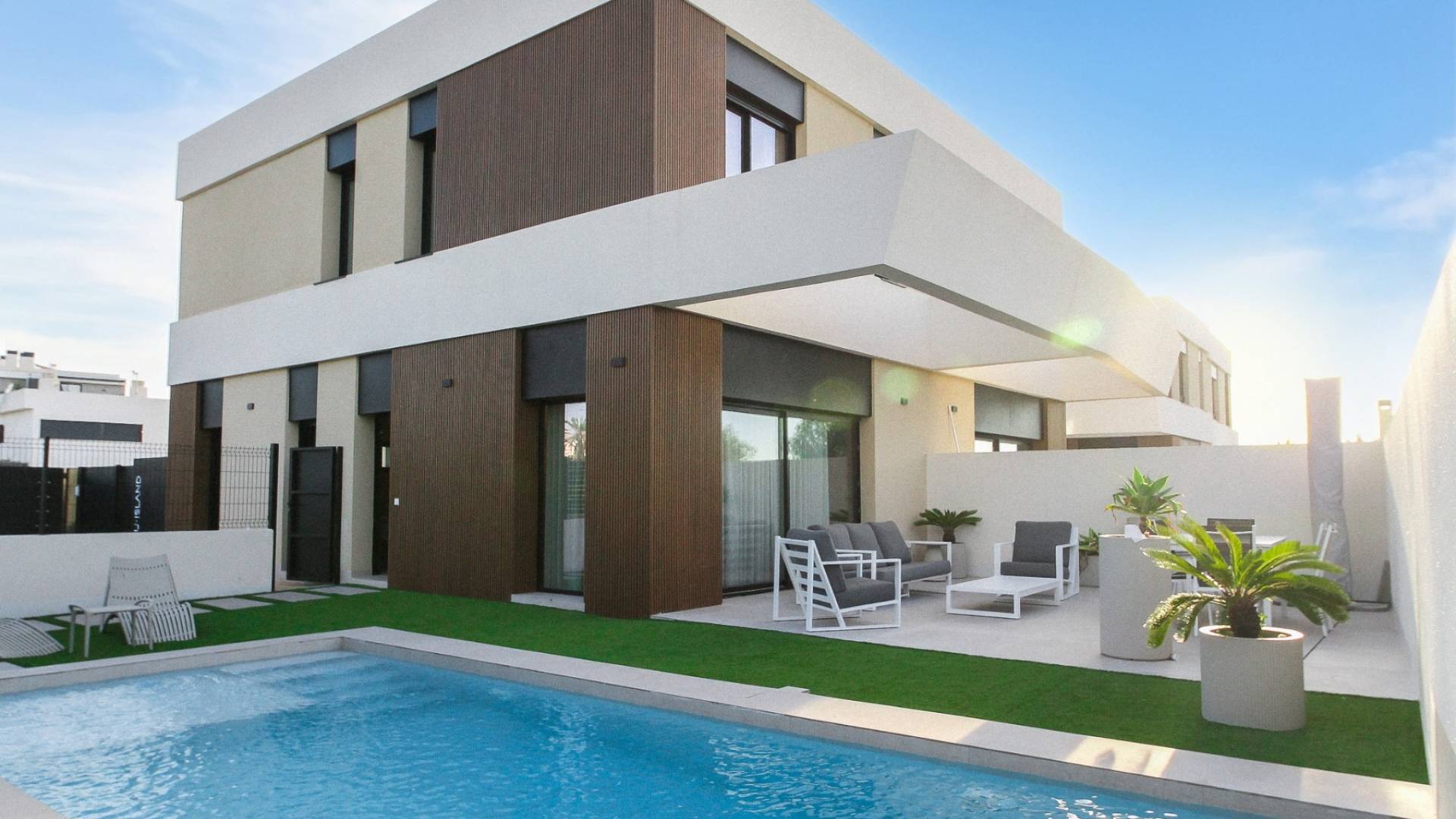 Pareado  con piscina privada  de obra nueva en Nou Nazareth, San Juan de Alicante 