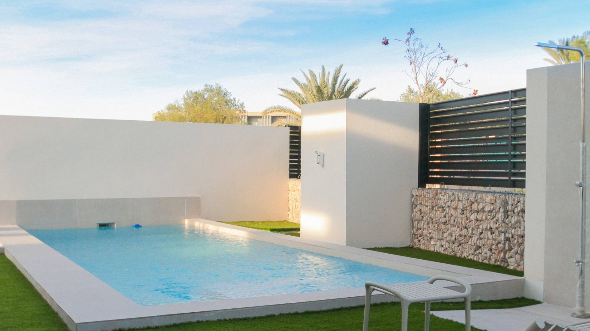 Pareado  con piscina privada  de obra nueva en Nou Nazareth, San Juan de Alicante 