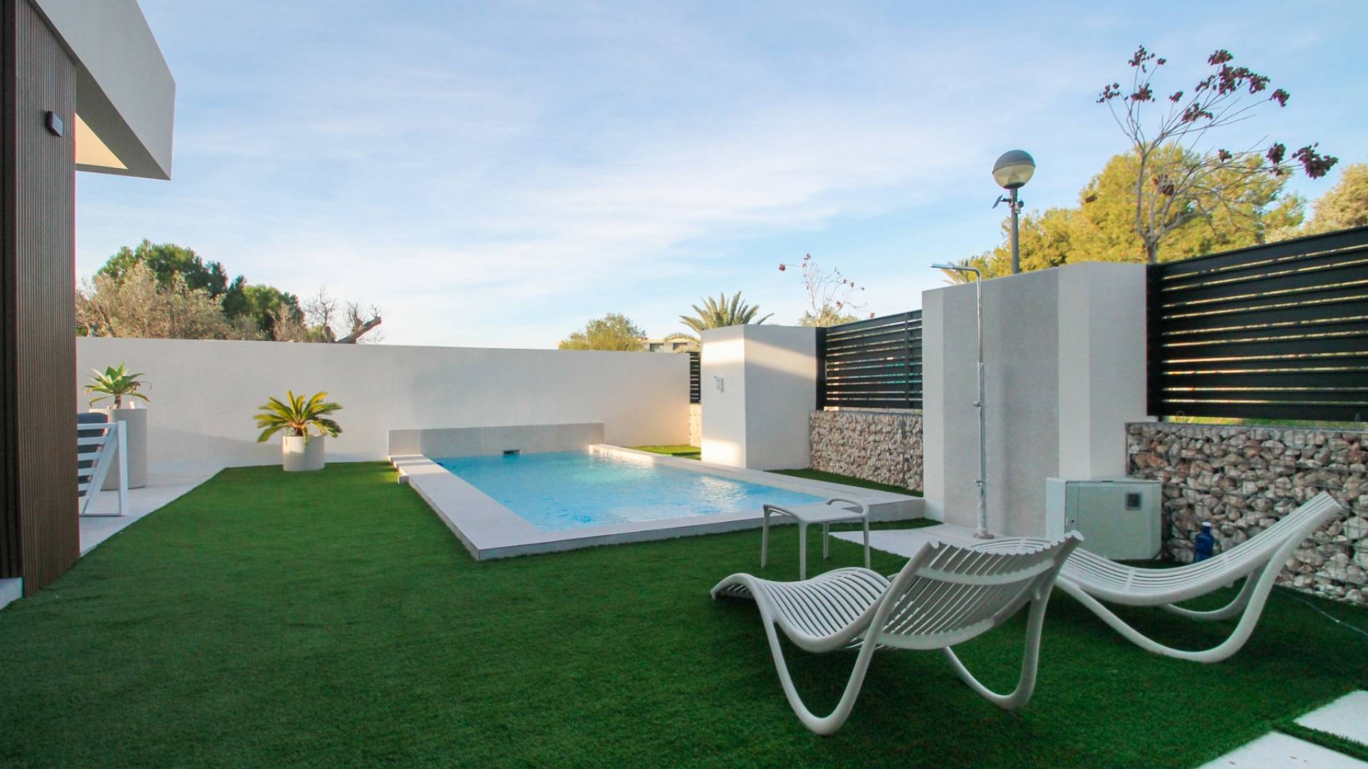 Pareado  con piscina privada  de obra nueva en Nou Nazareth, San Juan de Alicante 