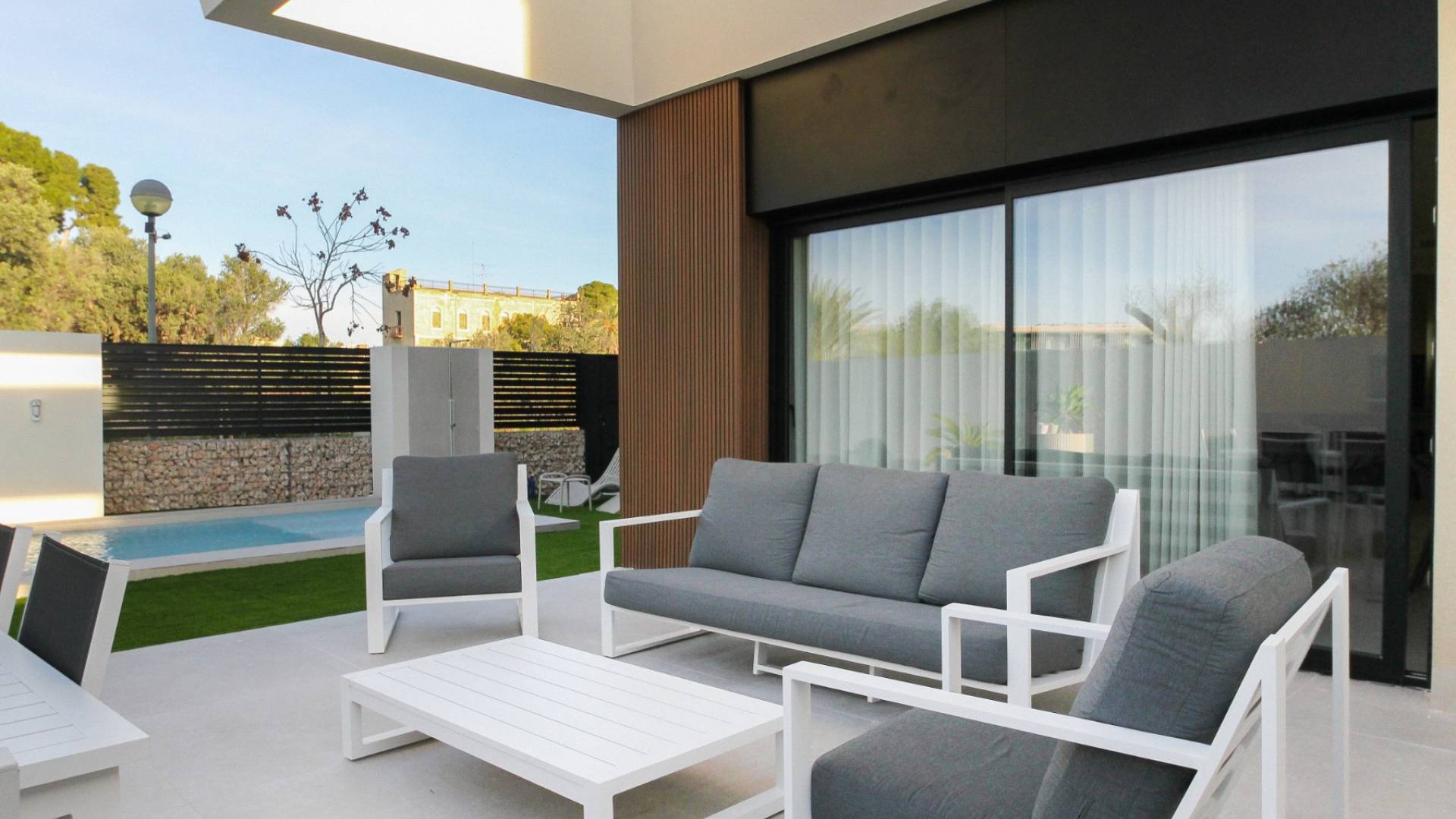 Pareado  con piscina privada  de obra nueva en Nou Nazareth, San Juan de Alicante 