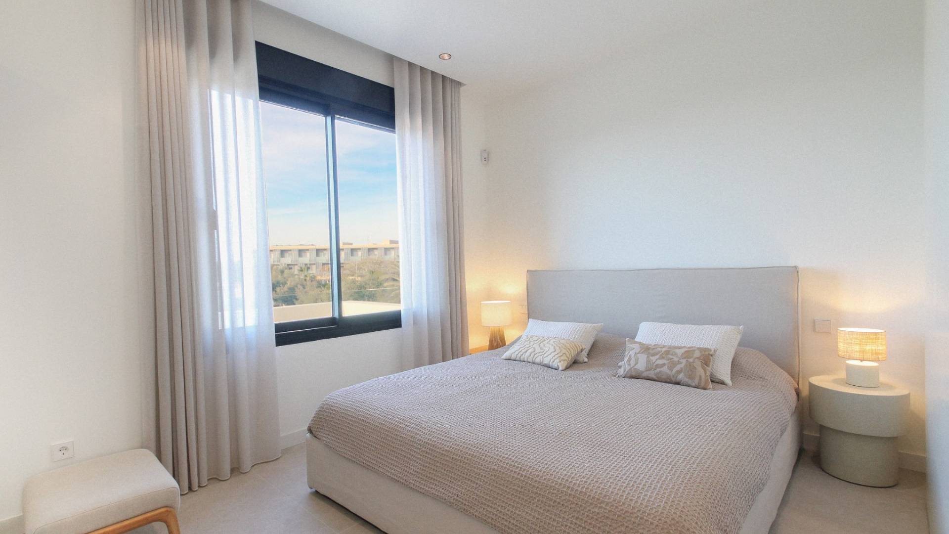 Pareado  con piscina privada  de obra nueva en Nou Nazareth, San Juan de Alicante 