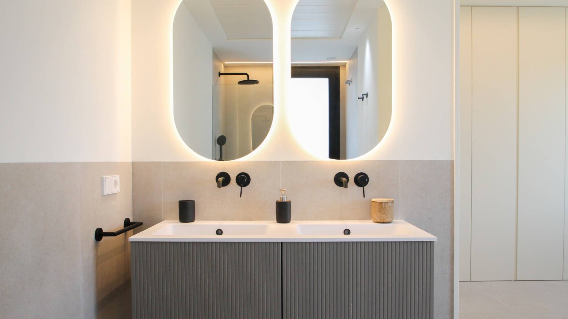 Pareado  con piscina privada  de obra nueva en Nou Nazareth, San Juan de Alicante 