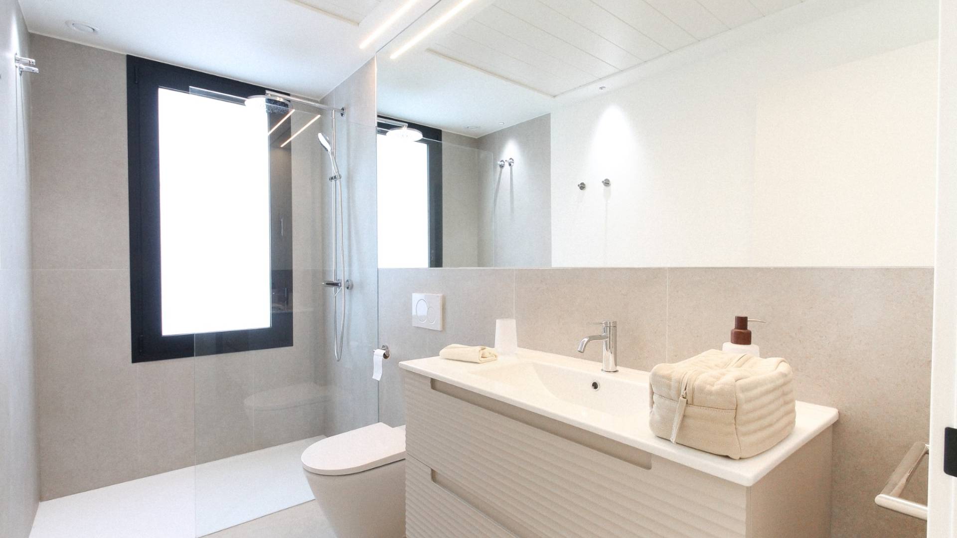 Pareado  con piscina privada  de obra nueva en Nou Nazareth, San Juan de Alicante 