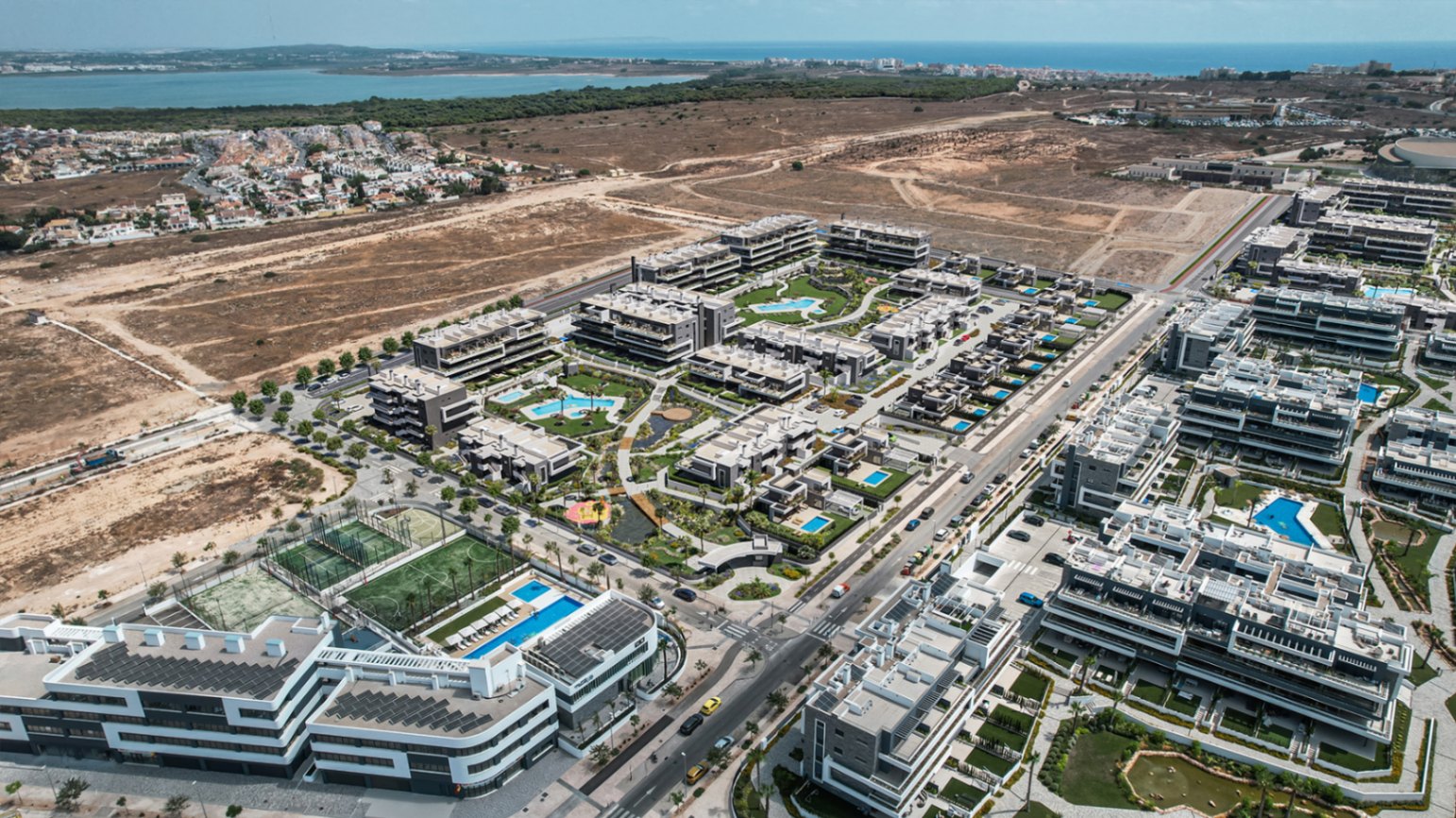 Apartamenty z przestronnymi strefami wspólnymi i blisko morza w Torrevieja
