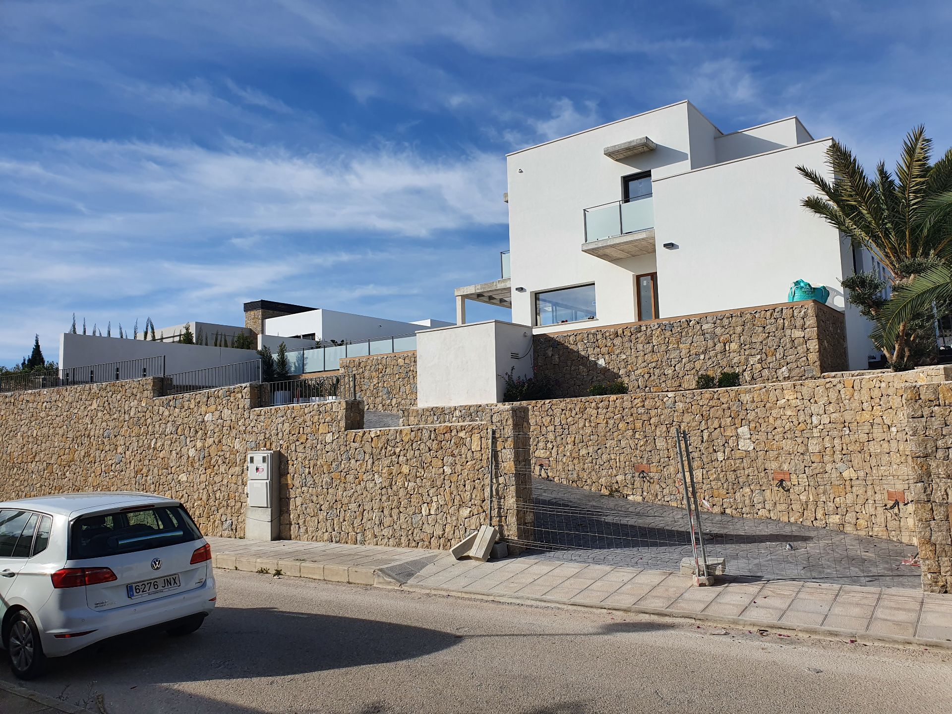 Nieuw halfvrijstaand huis te koop in Moraira