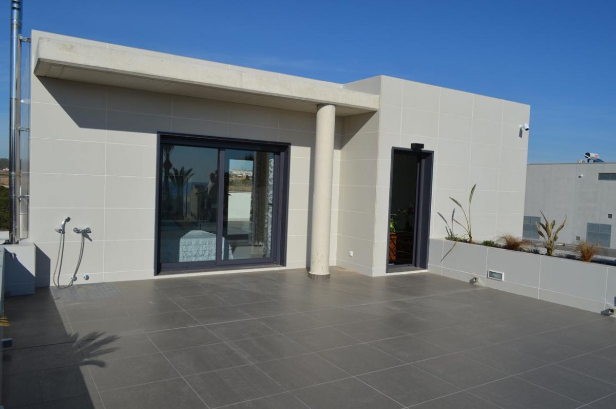 Villa en Venta en Dehesa de Campoamor, Orihuela Costa, Alicante