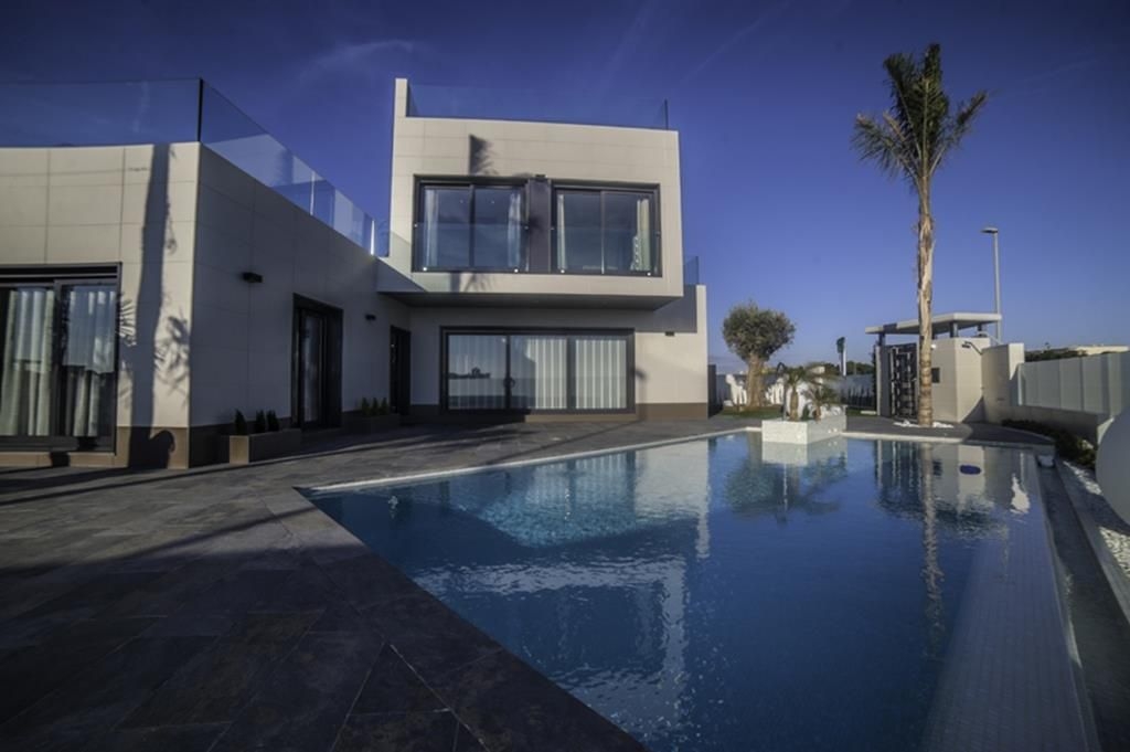 Villa en Venta en Dehesa de Campoamor, Orihuela Costa, Alicante