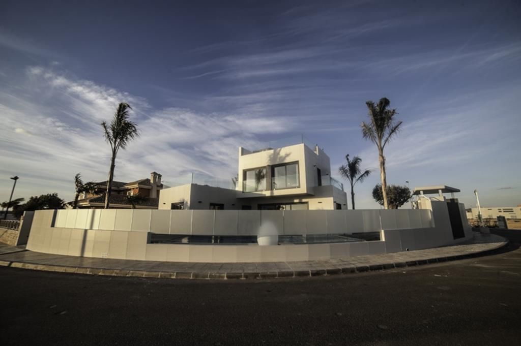 Villa en Venta en Dehesa de Campoamor, Orihuela Costa, Alicante